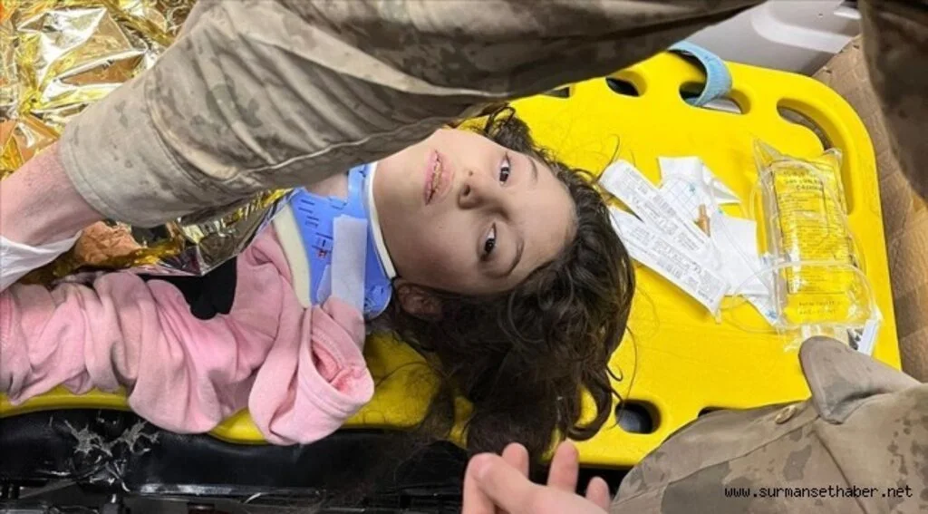  Jandarma Özel Harekat Ekibi, Adıyaman'da Depremden 160 Saat Sonra Bir Çocuğu Enkazdan Kurtardı