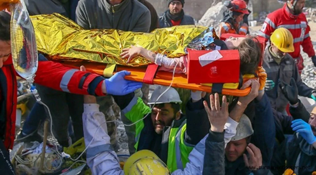 Küçük Şengül'ü Enkazdan Kurtaran JAK Timi Yeni Canlar İçin Sahada