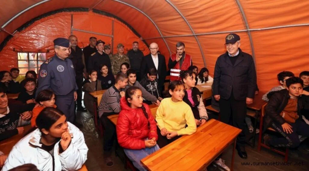 Bakanı Hulusi Akar, Hatay'da Çadır Kenti ve Mehmetçik Okulunu Ziyaret Etti