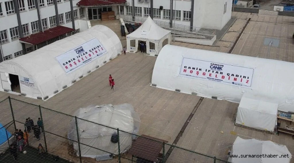 Canik Belediyesi Deprem Bölgesinde İftar ve Sahur Yemeği Veriyor 