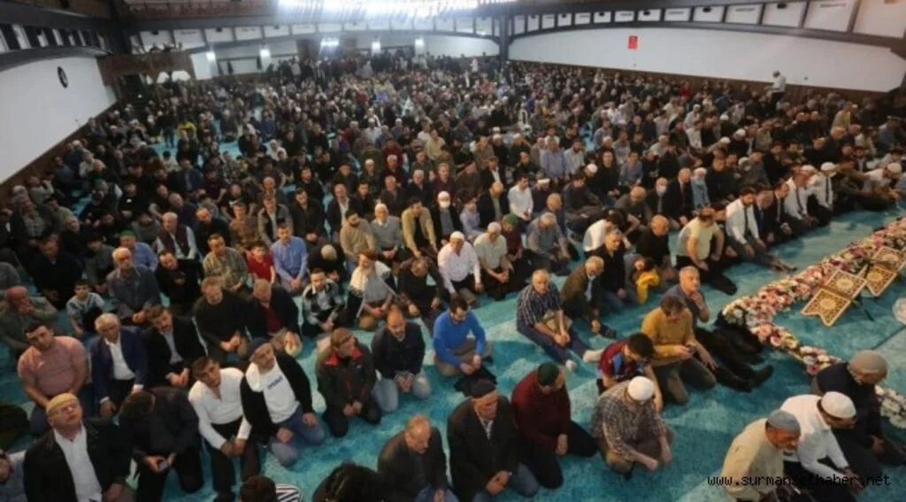 Canik Merkez Camii Kadir Gecesi’nde Doldu Taştı
