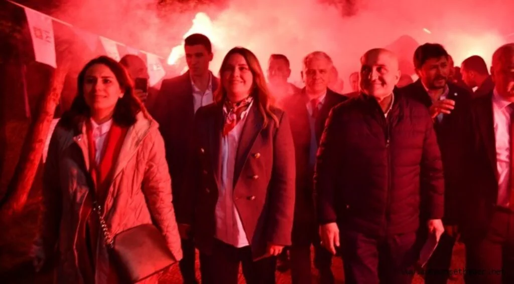 İYİ PARTİ GENÇLİK PARKI'NDA HALKLA BULUŞTU