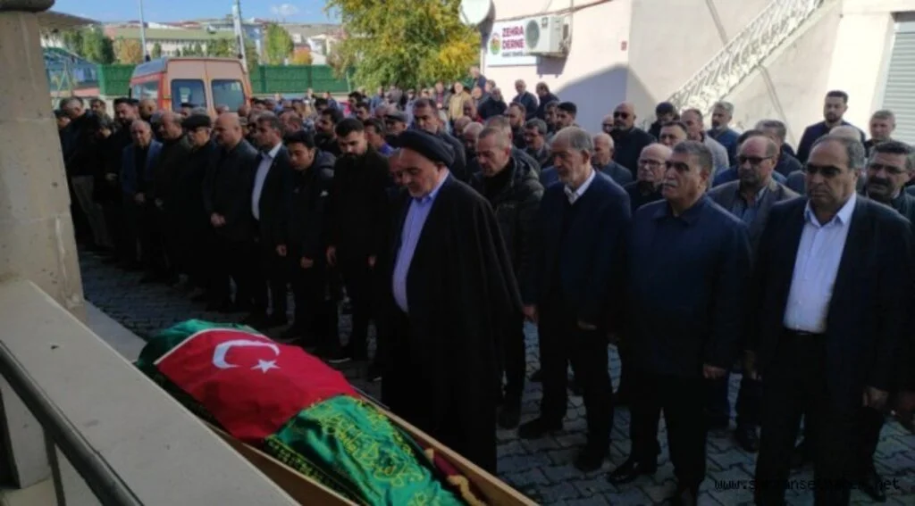 Gazeteci Ercüment Daşdelen toprağa verildi