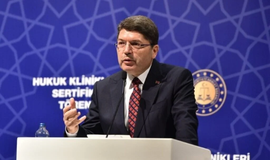 Bakan Tunç: Hukukçu olmak herkese eşit şekilde davranmayı gerektirir