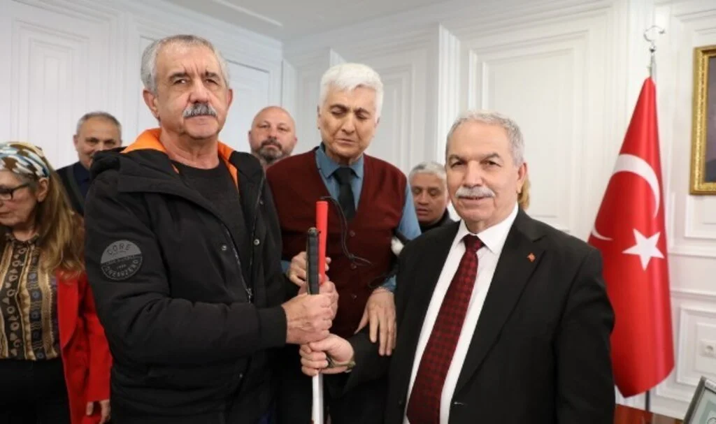 BAŞKAN DEMİRTAŞ’TAN GÖNÜLLERE DOKUNAN DESTEK