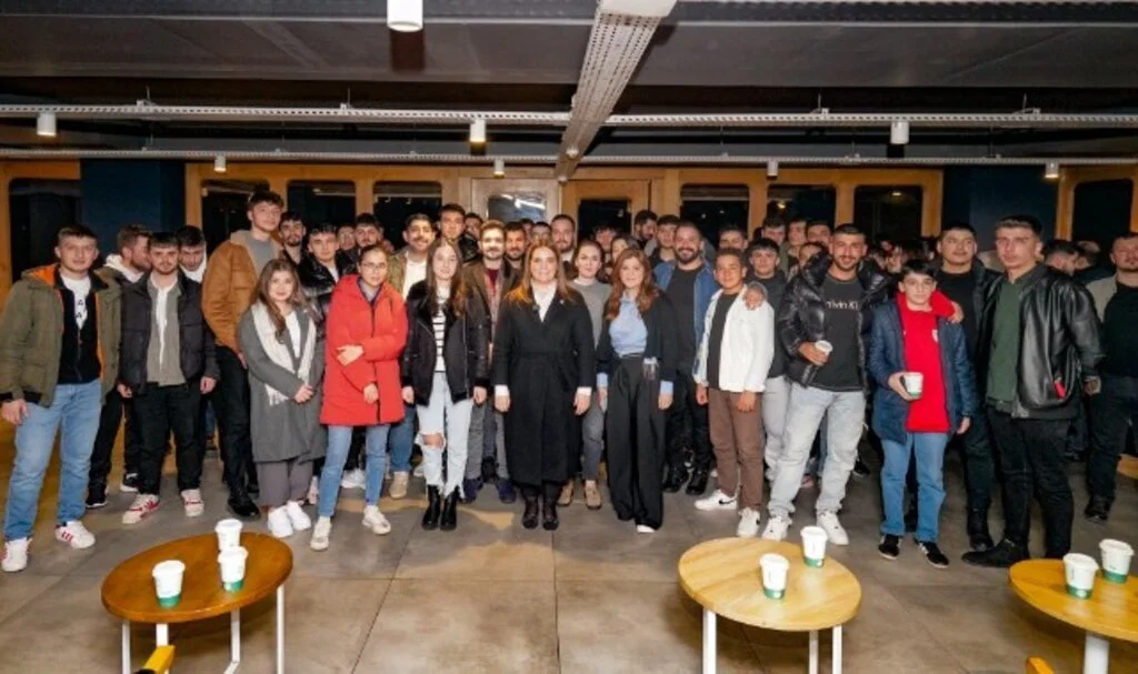 İMREN NİLAY TÜFEKCİ: ÖĞRENCİLERİMİZE 8 BİN TL BURS DESTEĞİ