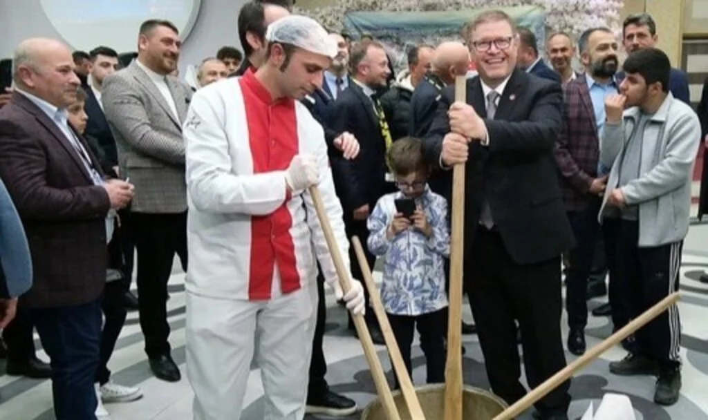 ADEM GÜNEY BELEDİYE PERSONELİNE İŞ VE ÜCRET GÜVENCİSİ VERDİ: