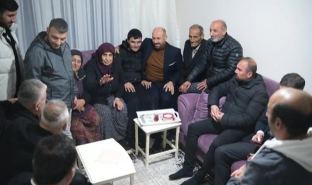 Başkan Togar evi yanan aileye el uzattı