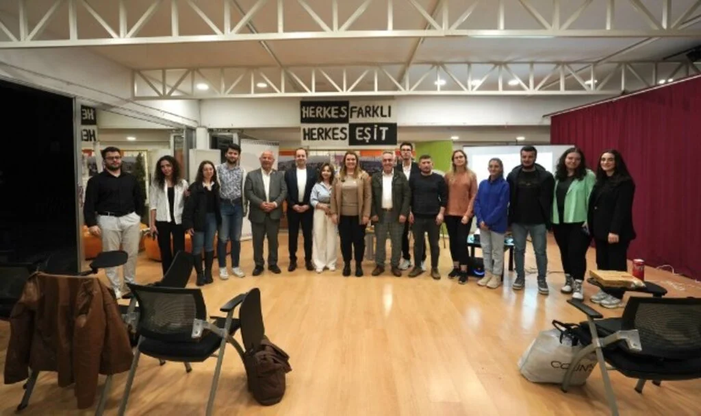 GENÇLER İÇİN SÖYLEM ÇOK AMA PLANI OLAN YOK