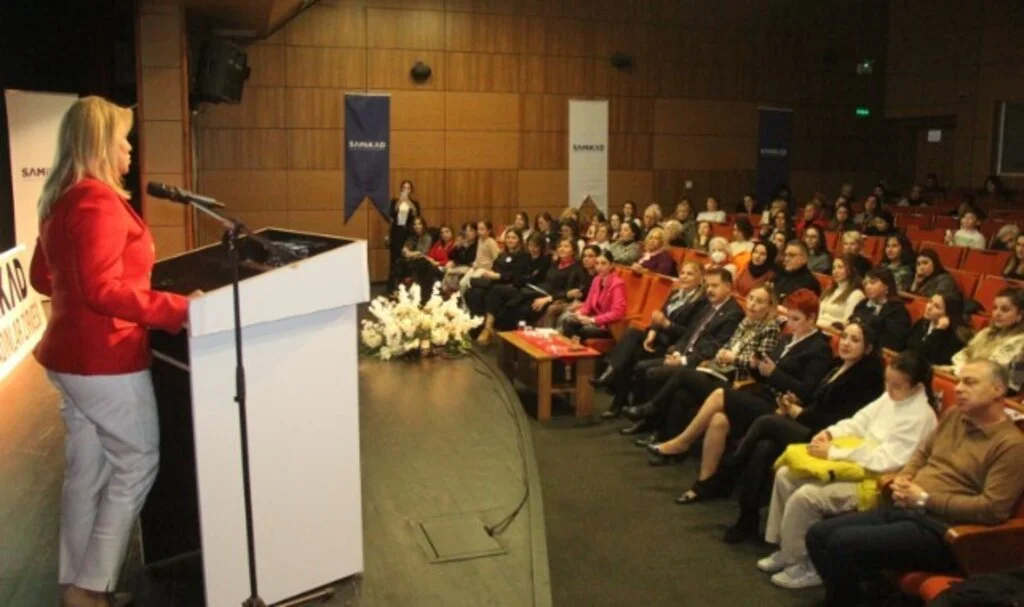 SAMİKAD'DAN BAŞARILI KADINLAR ZİRVESİ