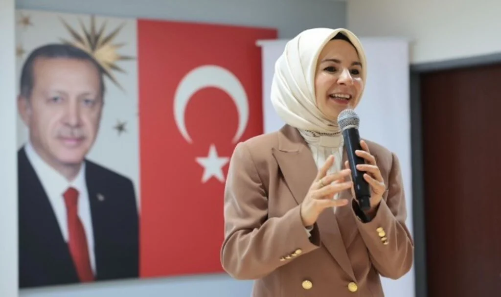 Aile ve Sosyal Hizmetler Bakanı Mahinur Özdemir Göktaş, Evde bakım maaşı ödemelerinin öne çekildiğini duyurdu