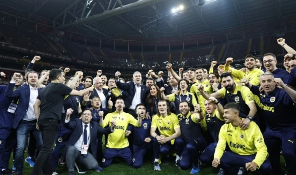 Süper Lig’de Şampiyonluk Düğümü Son Haftaya Kaldı