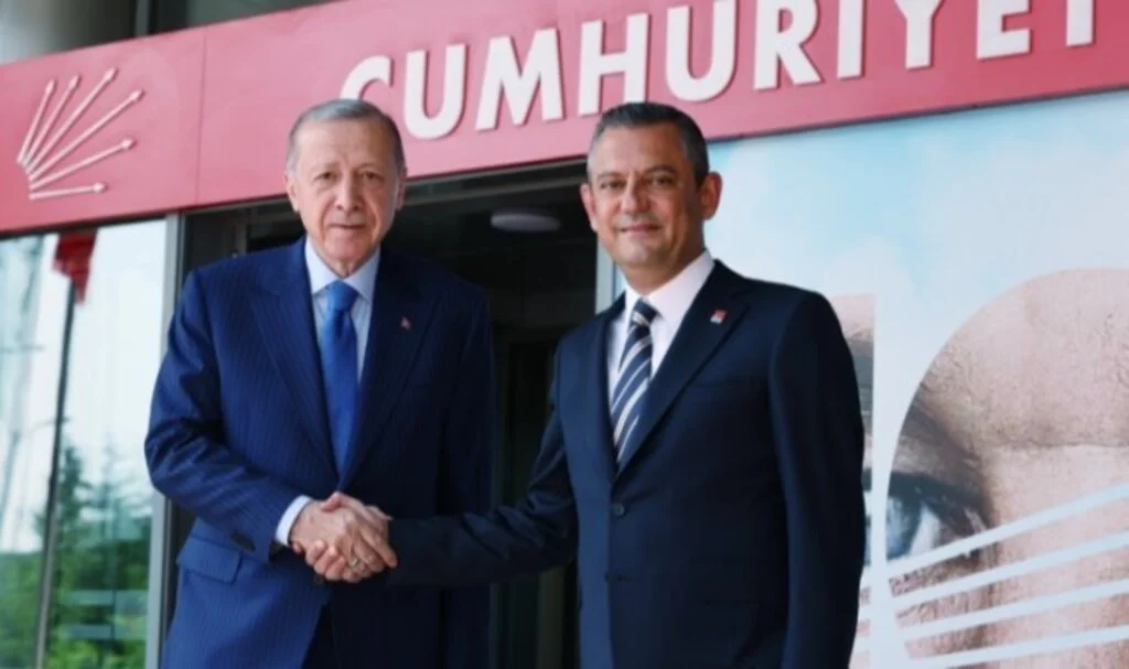 Cumhurbaşkanı Erdoğan Özel’e iadeiziyaret gerçekleştirdi
