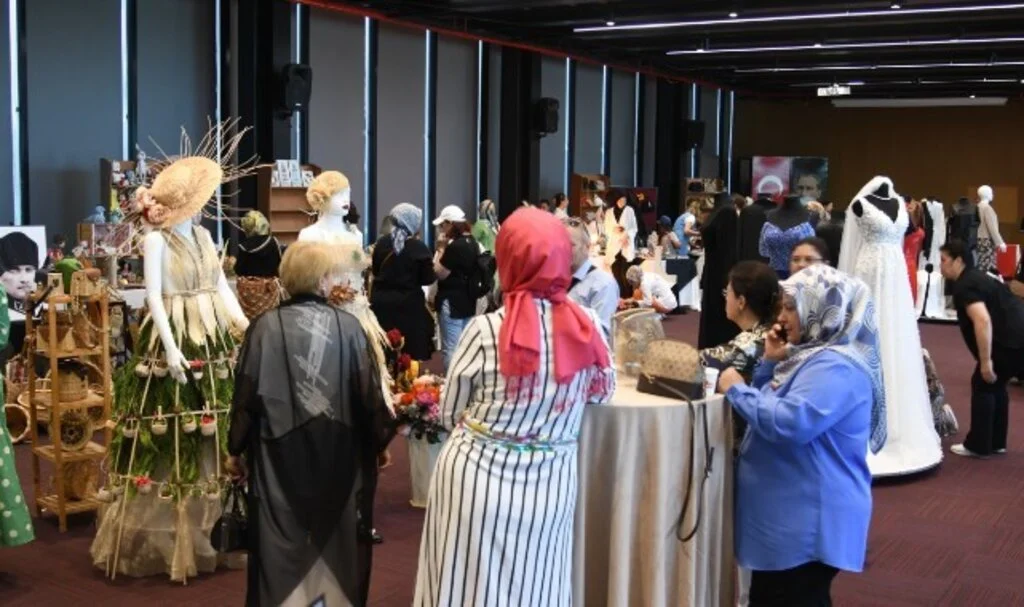 ‘Sanat'a Yolculuk Sergisi Ziyaretçilerine Kapılarını Açtı"