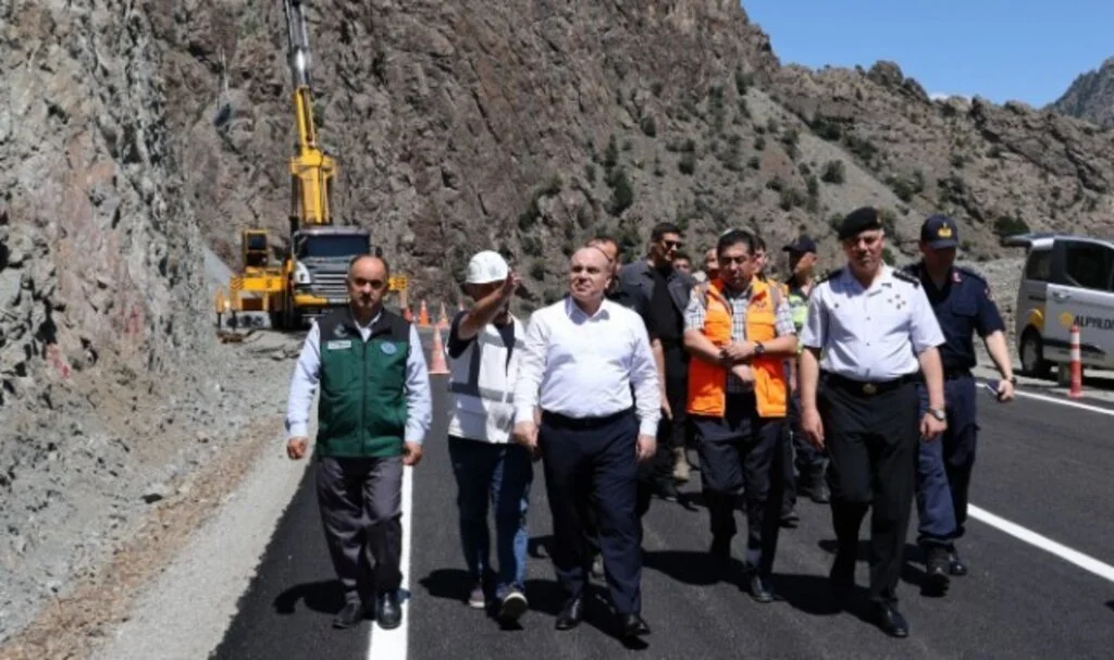 Çökmelerin olduğu Yusufeli T14 Tüneli, trafiğe kapatıldı