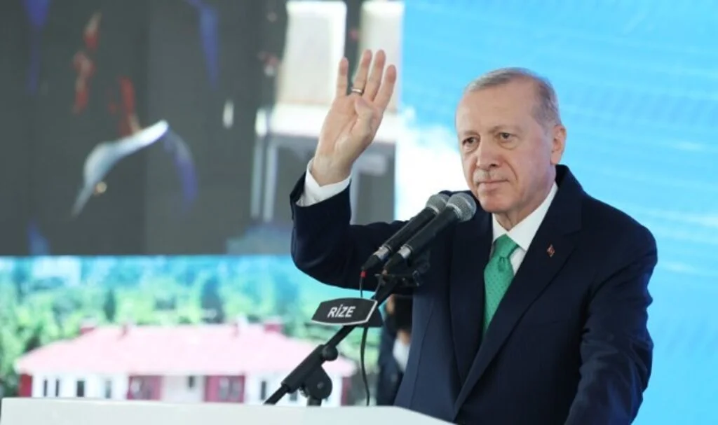 Erdoğan: CHP'li belediyeler borçların üzerine yatmak istiyorlar