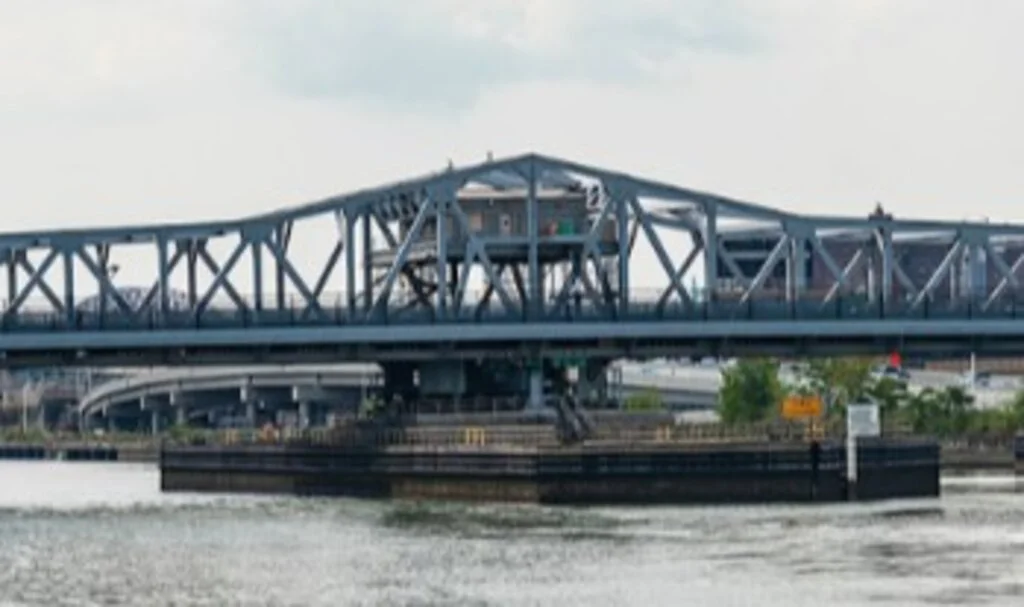 New York’ta Aşırı Sıcak Sebebi ile Metal Köprünün Mekanizması Bozuldu