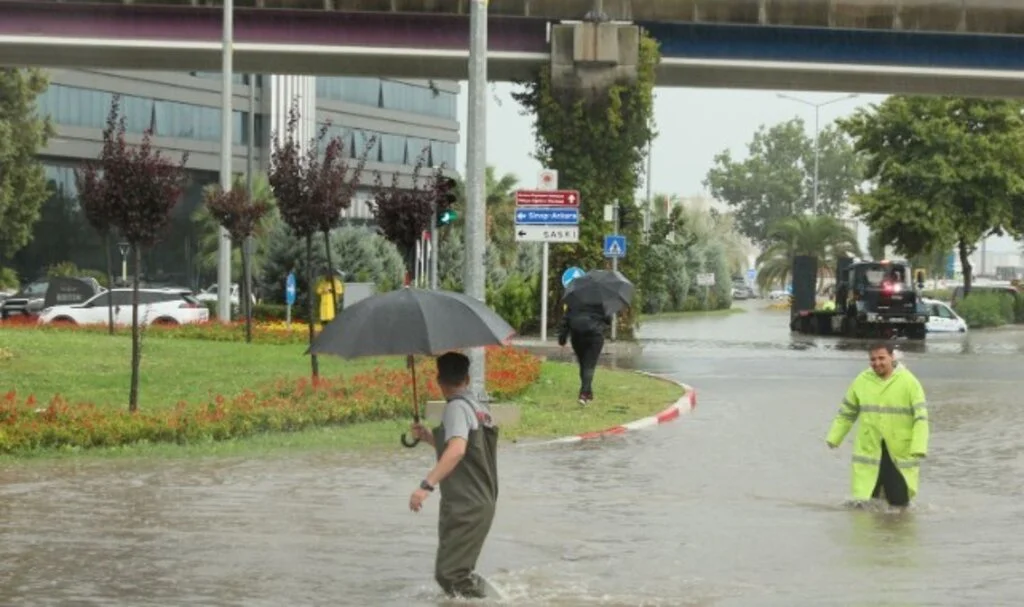 Samsun'da Sel Alarm'ı : Tehlike Devam Ediyor
