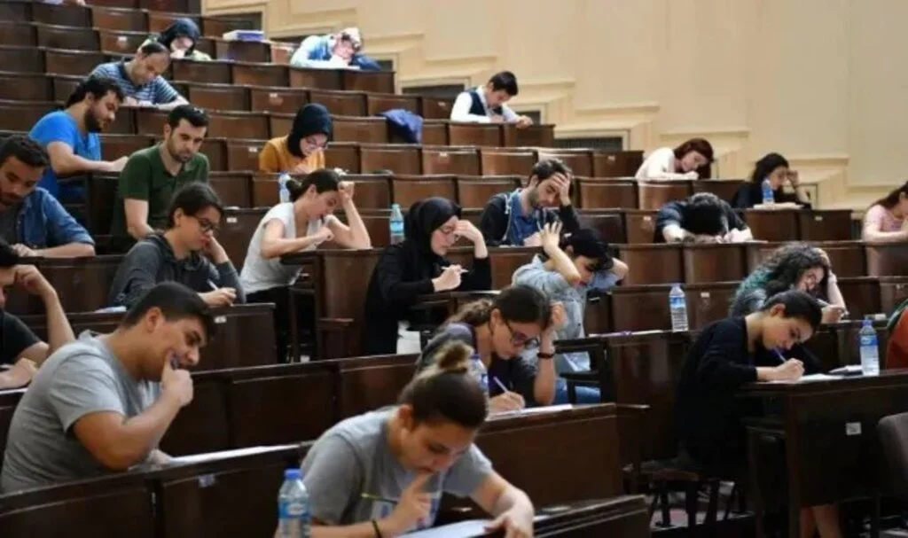 Yök'ten Karar: İkinci Öğretim Programları Kapatılıyor