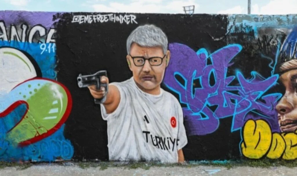 Berlin Mauer Park’ta Türk Sporcu Yusuf Dikeç’in İkonik Pozu grafitiye dönüştü