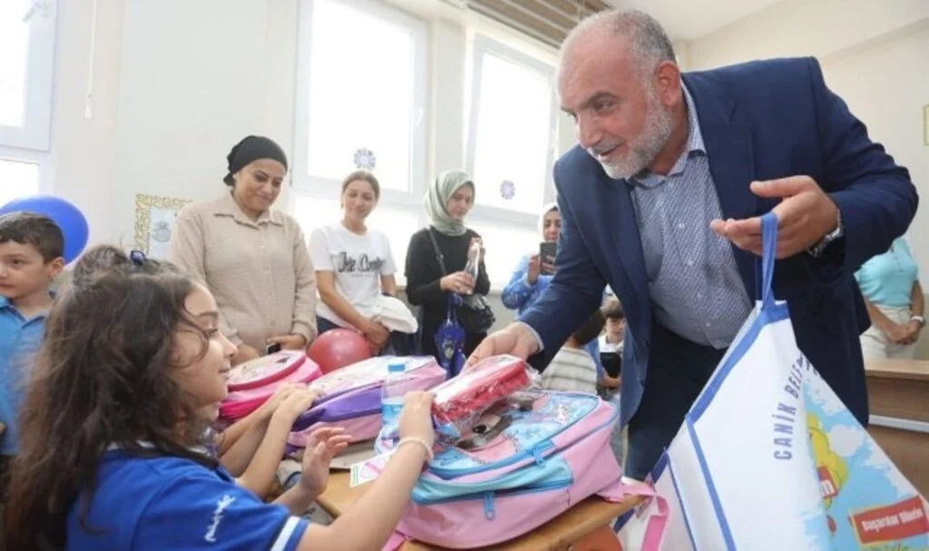 Canik'te Tüm Birinci Sınıflara Çanta ve Kırtasiye Seti Hediye Edilecek