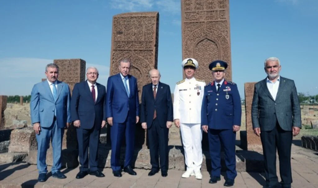 Cumhurbaşkanı Erdoğan, Ahlat Selçuklu Meydan Mezarlığı’nı ziyaret etti
