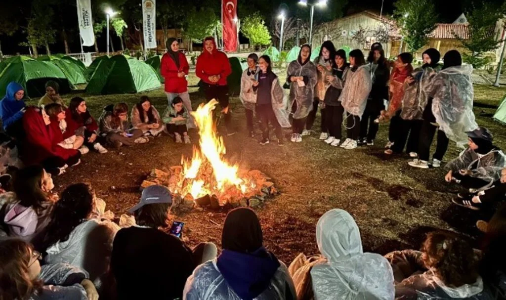 Gençlik ve Kültür Kampları'na Yüzlerce Genç Katıldı