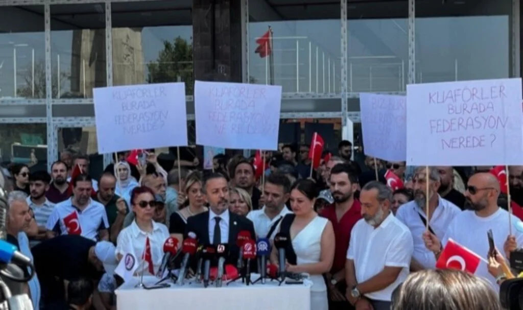Kuaför ve güzellik salonları kapanmaya tepkili