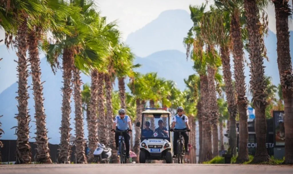 Plajlar ve parklarda güvenlik için Turizm Polisi pedal çeviriyor