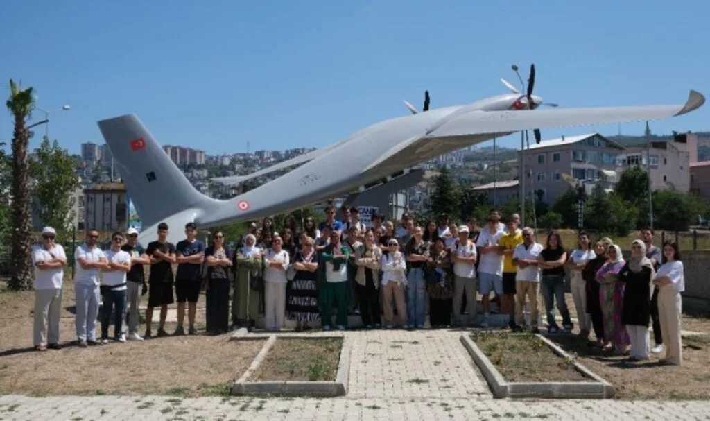 Rumen Öğrencilerden Canik’te Akıncı TİHA Pozu 