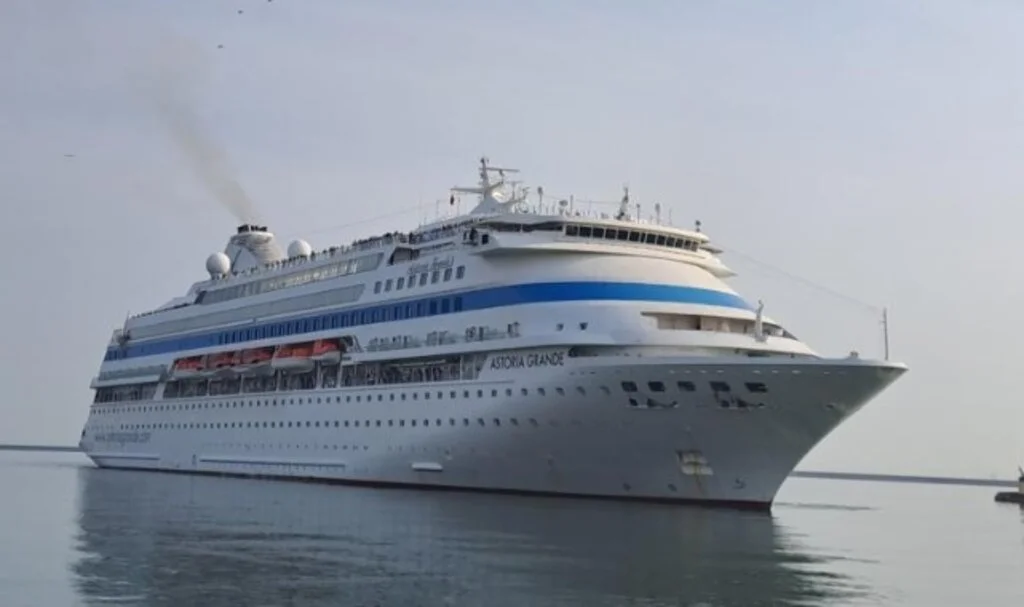 Rus Kurvazier Gemisi Astoria Grande Samsun'da