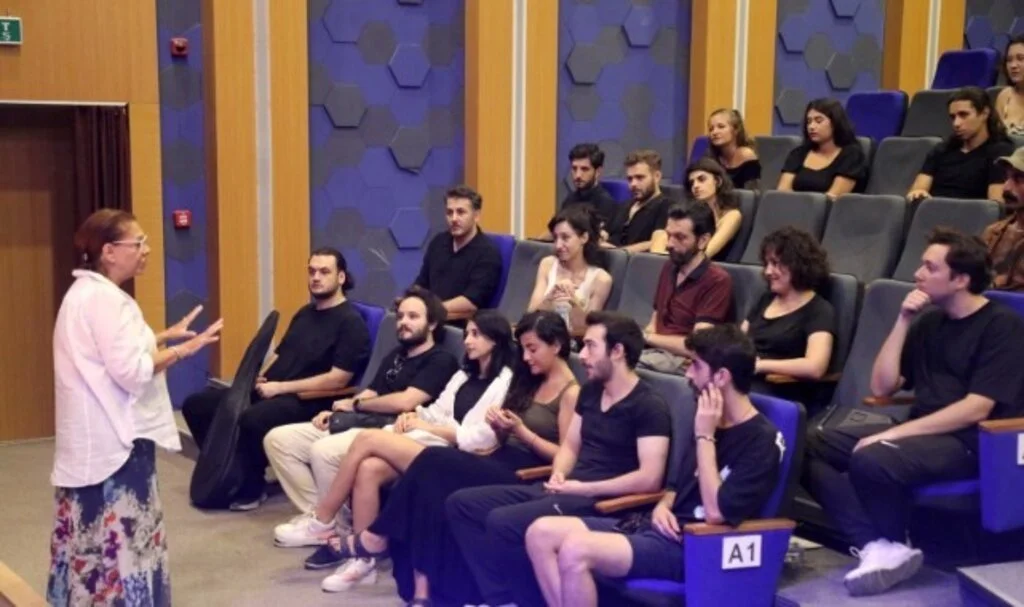 Tiyatronun Büyülü Dünyası Yeni Yüzlerine Kavuştu