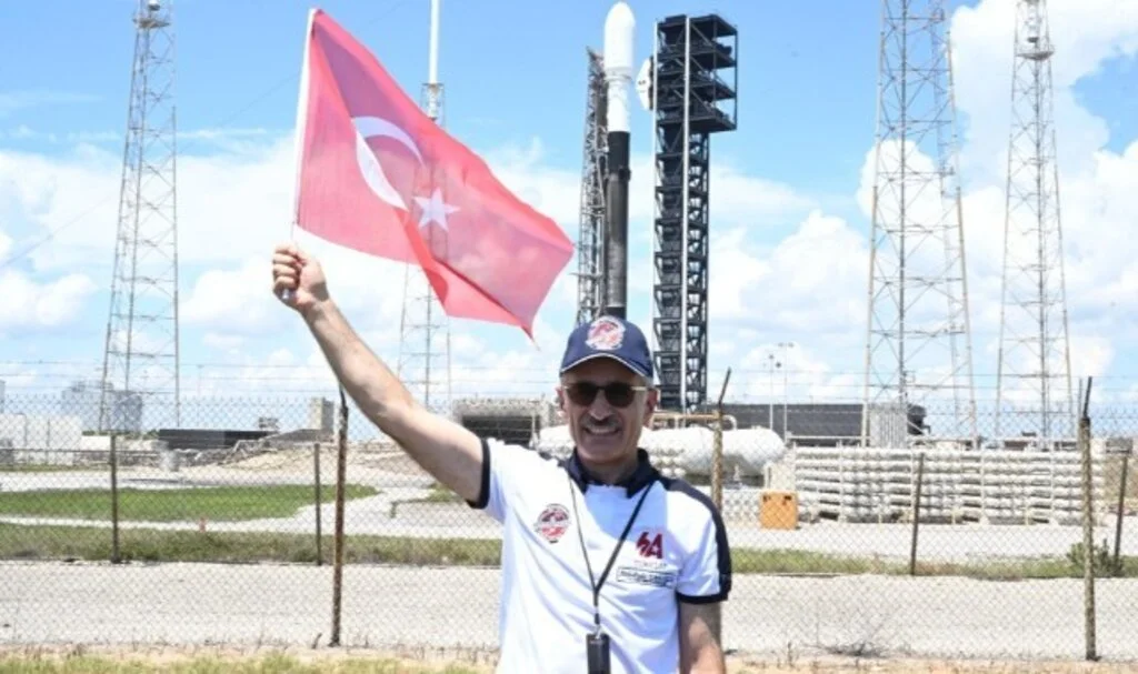 Türksat 6A'nın Yörünge Yolculu Devam Ediyor