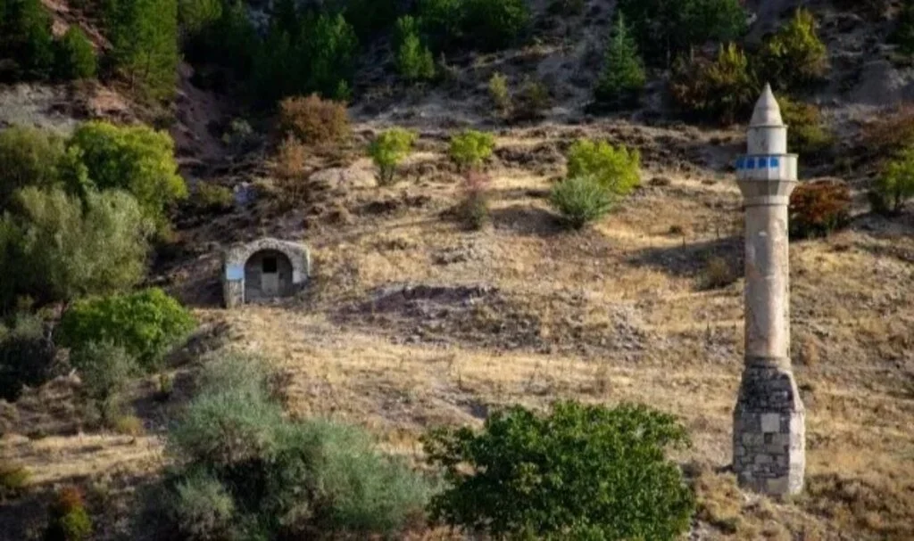 Uluborlu’da sallanan minare günümüze kadar hala ayakta