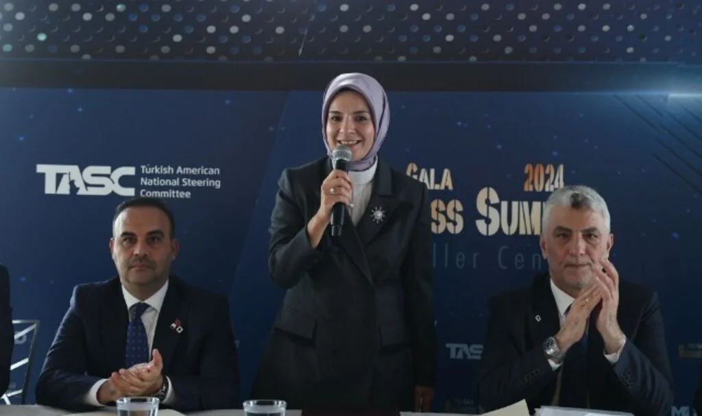 Bakan Mahinur Özdemir Göktaş: "Koruyucu aile konusunda küresel anlamda bir seferberlik çağrısı yapacağız"