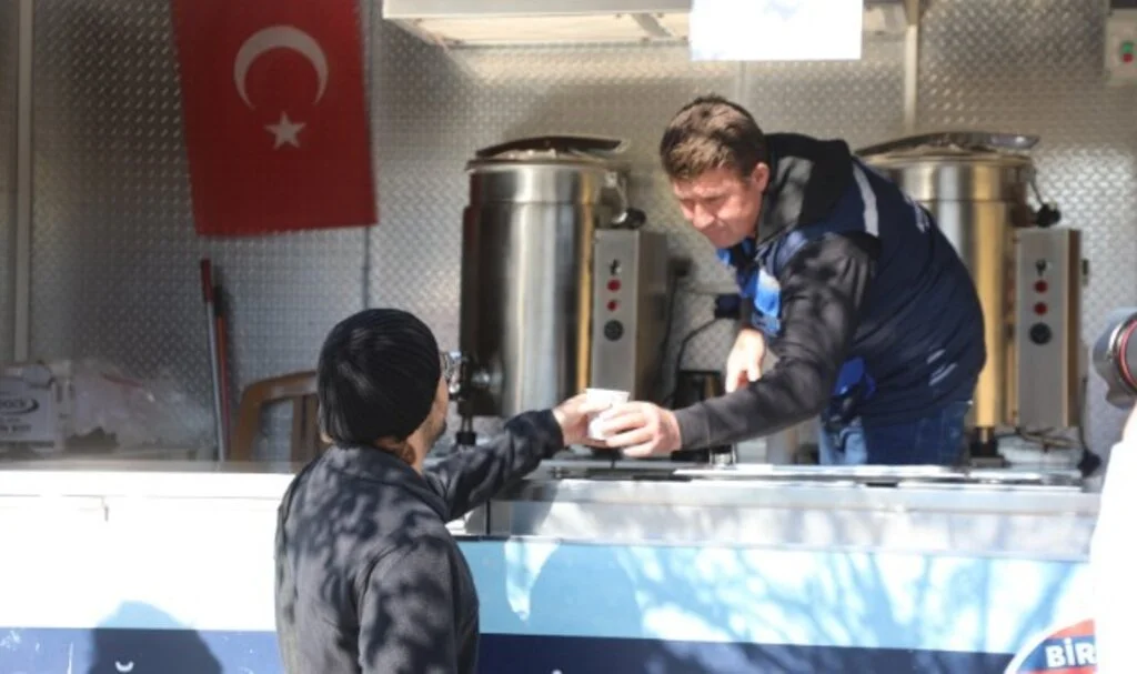 Büyükşehir’in Üniversite Öğrencileri İçin Çorba Hizmeti Başladı 