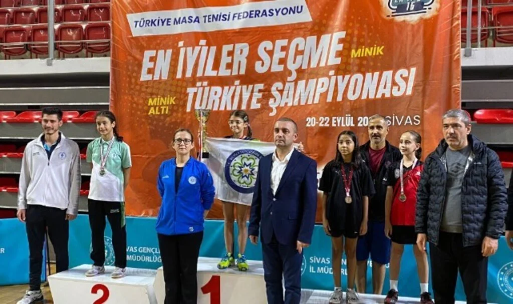 Büyükşehir Sporcusu Masa Tenisinde Türkiye Şampiyonu Oldu 