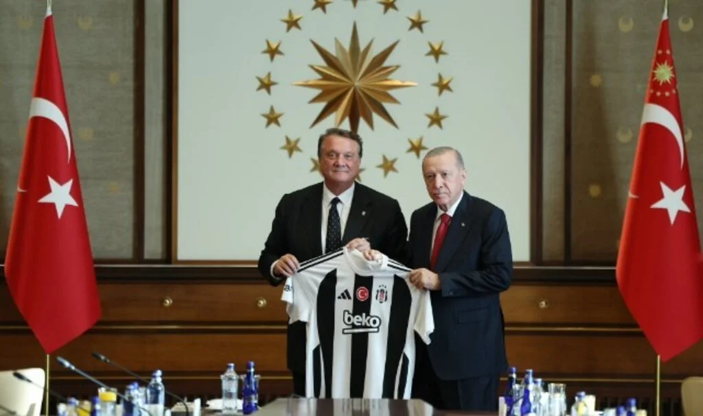 Cumhurbaşkanı Erdoğan, Beşiktaş Jimnastik Kulübü yönetimini Külliye’de ağırladı