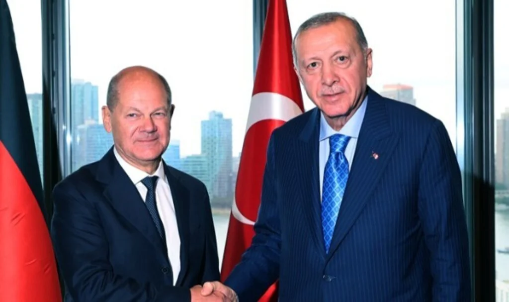 Cumhurbaşkanı Erdoğan, New York’taki Türkevi’nde Pezeşkiyan ve Scholz ile görüştü
