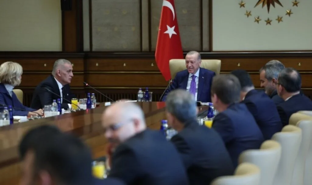 Erdoğan, TFF Başkanı Hacıosmanoğlu ve heyetini kabul etti