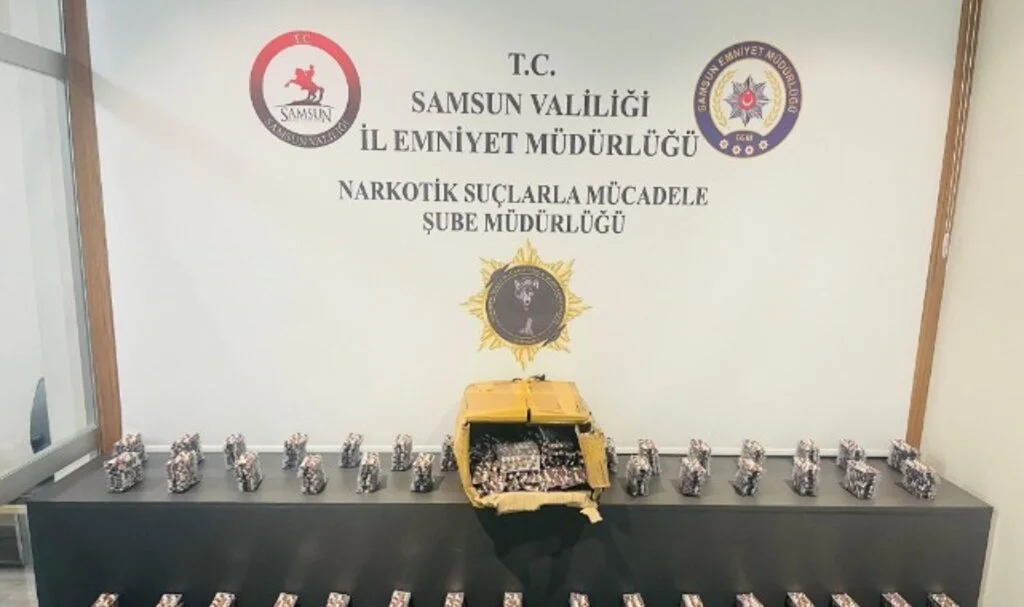 İlkadım’da Uyuşturucuya Büyük Darbe: 15.148 Sentetik Hap ve Yüklü Miktarda Para Ele Geçirildi!