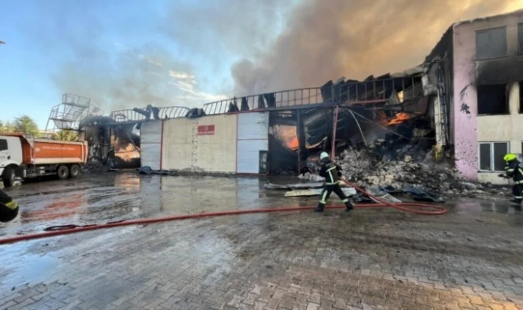 Kayseri’de keçe fabrikasında yangın