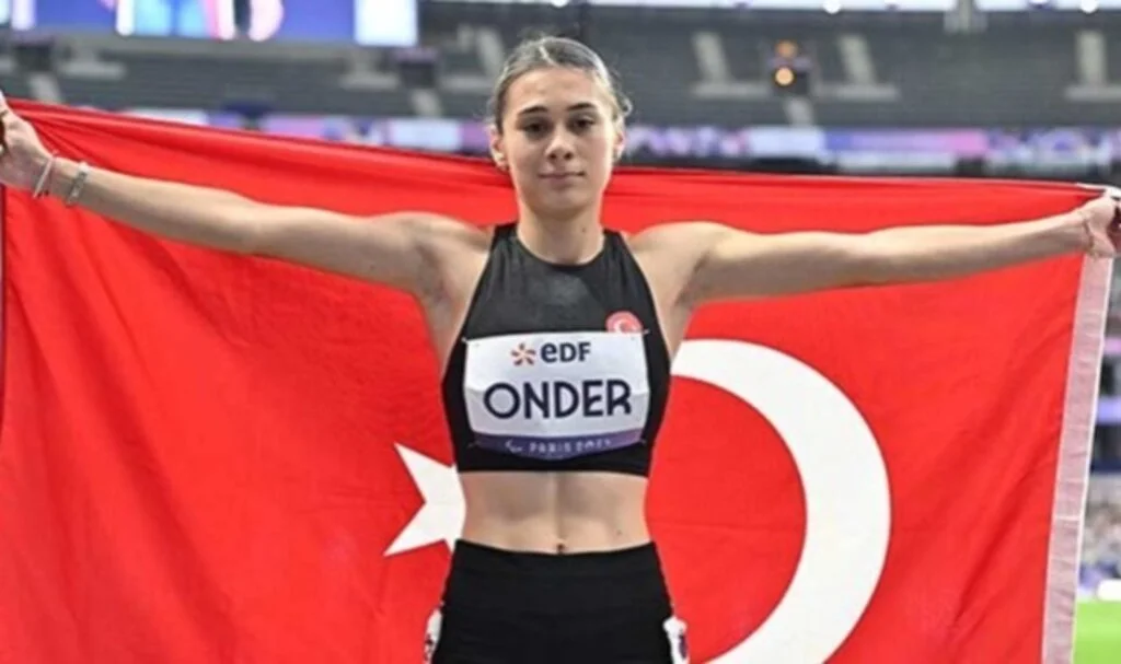 Rekortmen milli para atlet Aysel Önder, gümüş madalya kazandı: Paris’te 12. madalya
