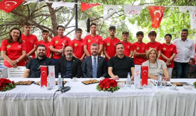 Şuhutlu Gençler Atatürk'ün İzinde Buca'da Ağırlandı