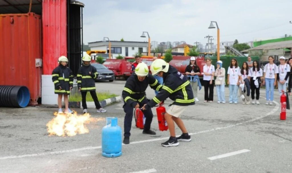 TÜBİTAK Öğrencilerine İtfaiye Eğitimi