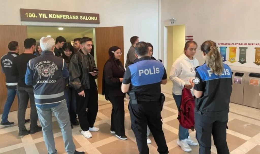 Üniversite Öğrencilerine Güvenlik ve Farkındalık Eğitimi
