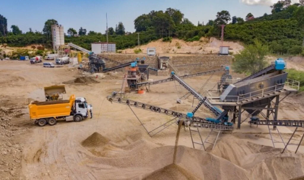 Ünye Belediyesi Beton Yol Ağını Genişletiyor 