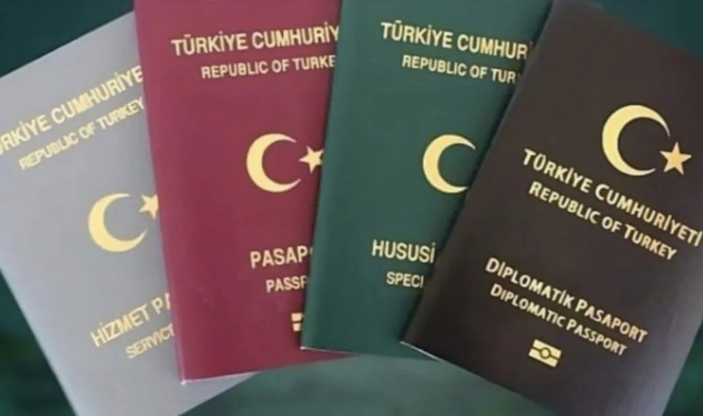 ABD Türkiye’den yapılan vize başvurularını 2026’ya kadar erteledi
