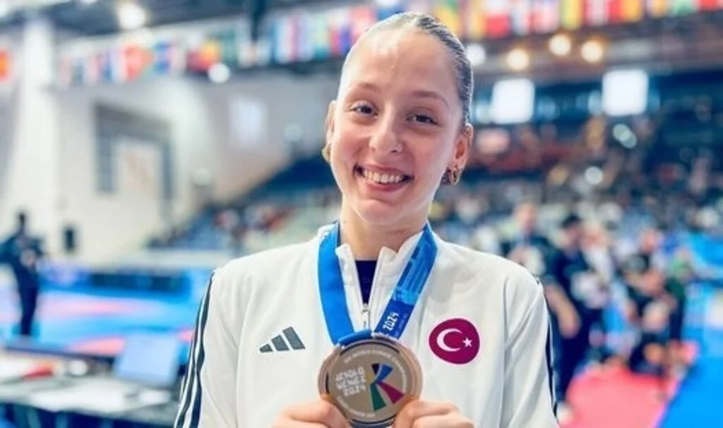 Ağasar Kızı Sudenur dünya üçüncüsü oldu