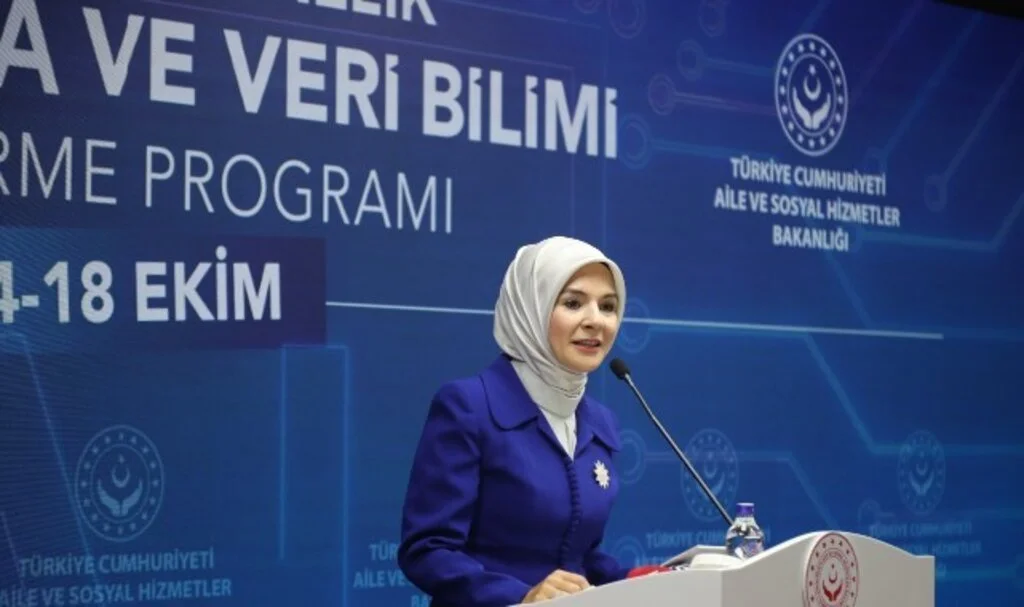 Aile ve Sosyal Hizmetler Bakanı Göktaş, "Geleceğin dünyası, kapılarını sadece dijital teknolojilerin dilini bilenlere açmaya hazırlanıyor"